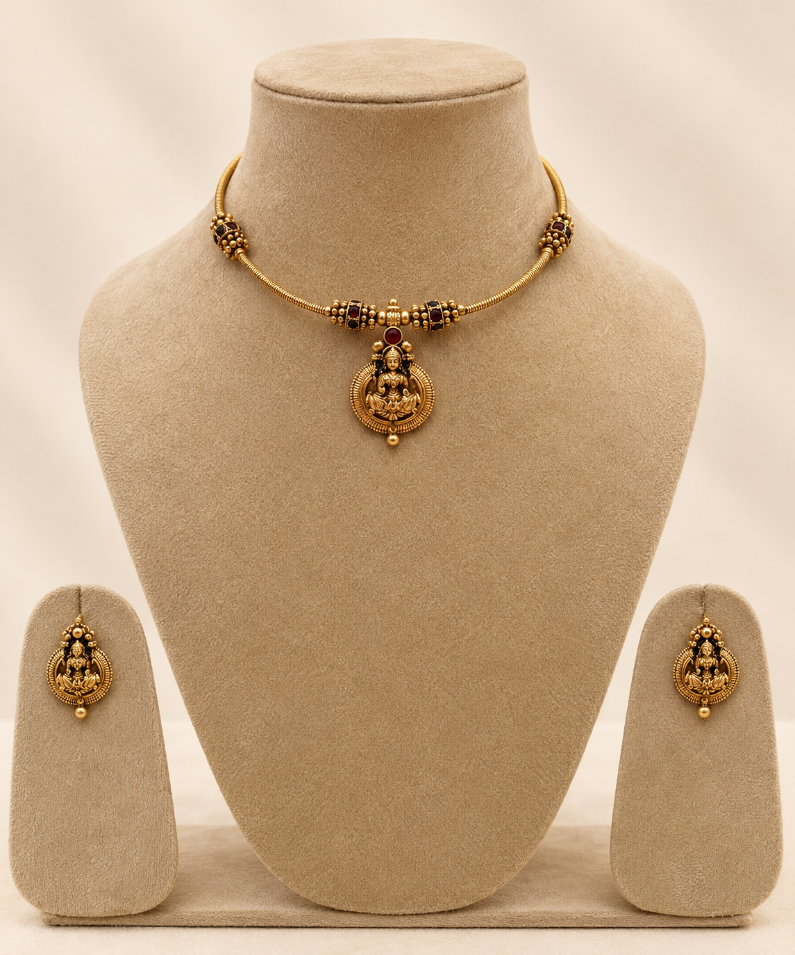 Lakshmi Pendant Necklace Set